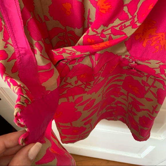 Nanette Lepore 100% Silk Made in USA Fuchsia Pink Floral Cap Sleeve Wrap Shirt - Picture 9 of 11